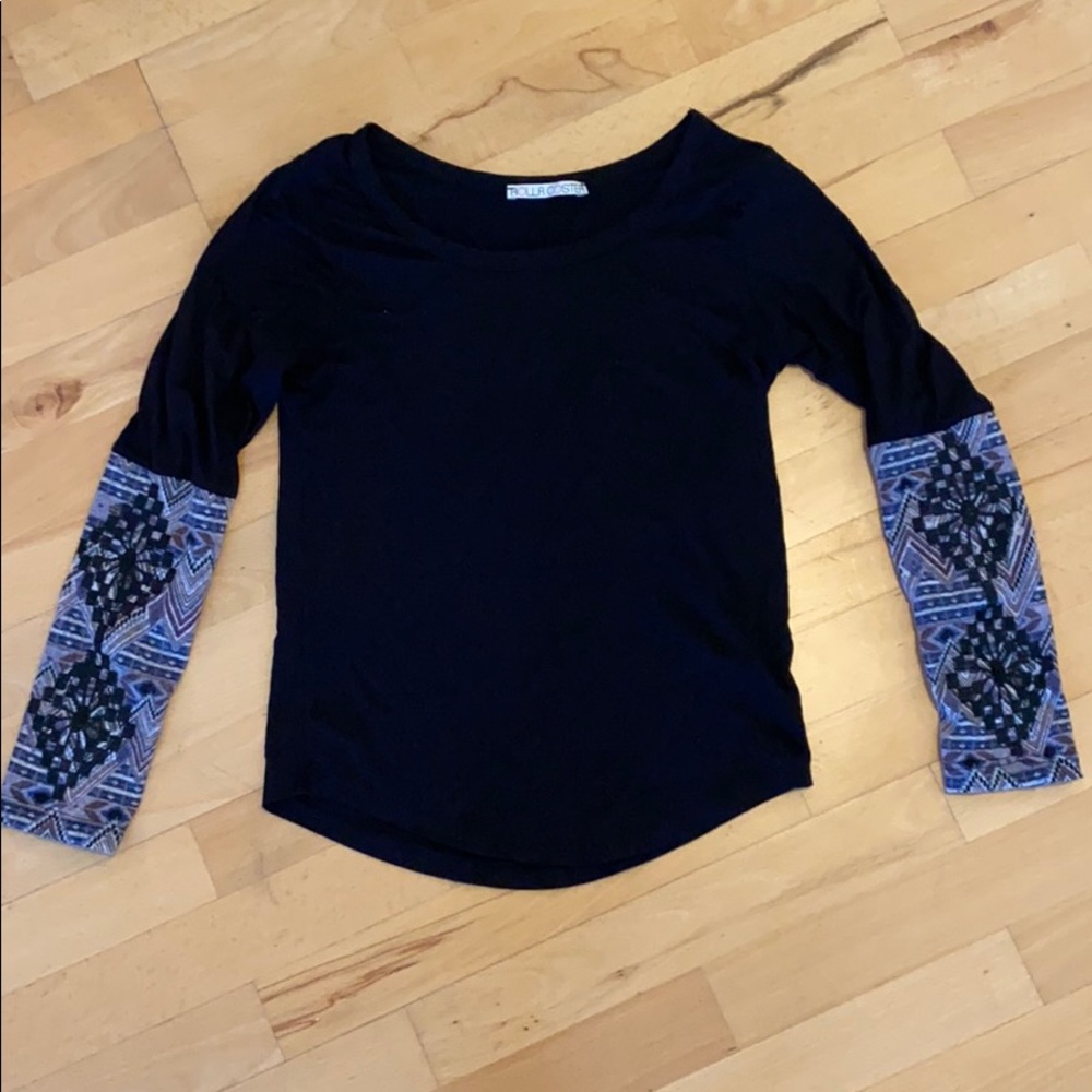 Long sleeve shirt with deigned sleeves